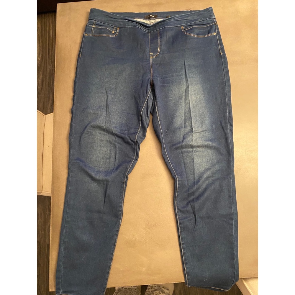 Jeans - Picture 1 of 3